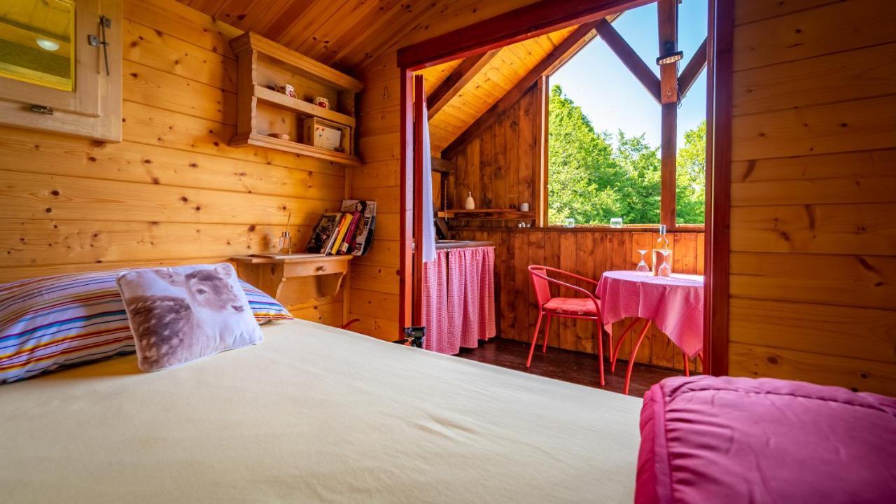 Robinzonski Turizam "Robin' S Hood" Skrad Esterno foto